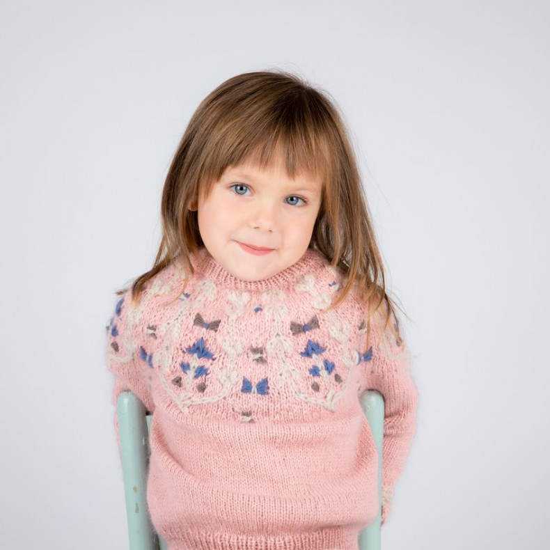 Tu cherches un modèle tricot de pull pour fille de 2 ans gratuit ?