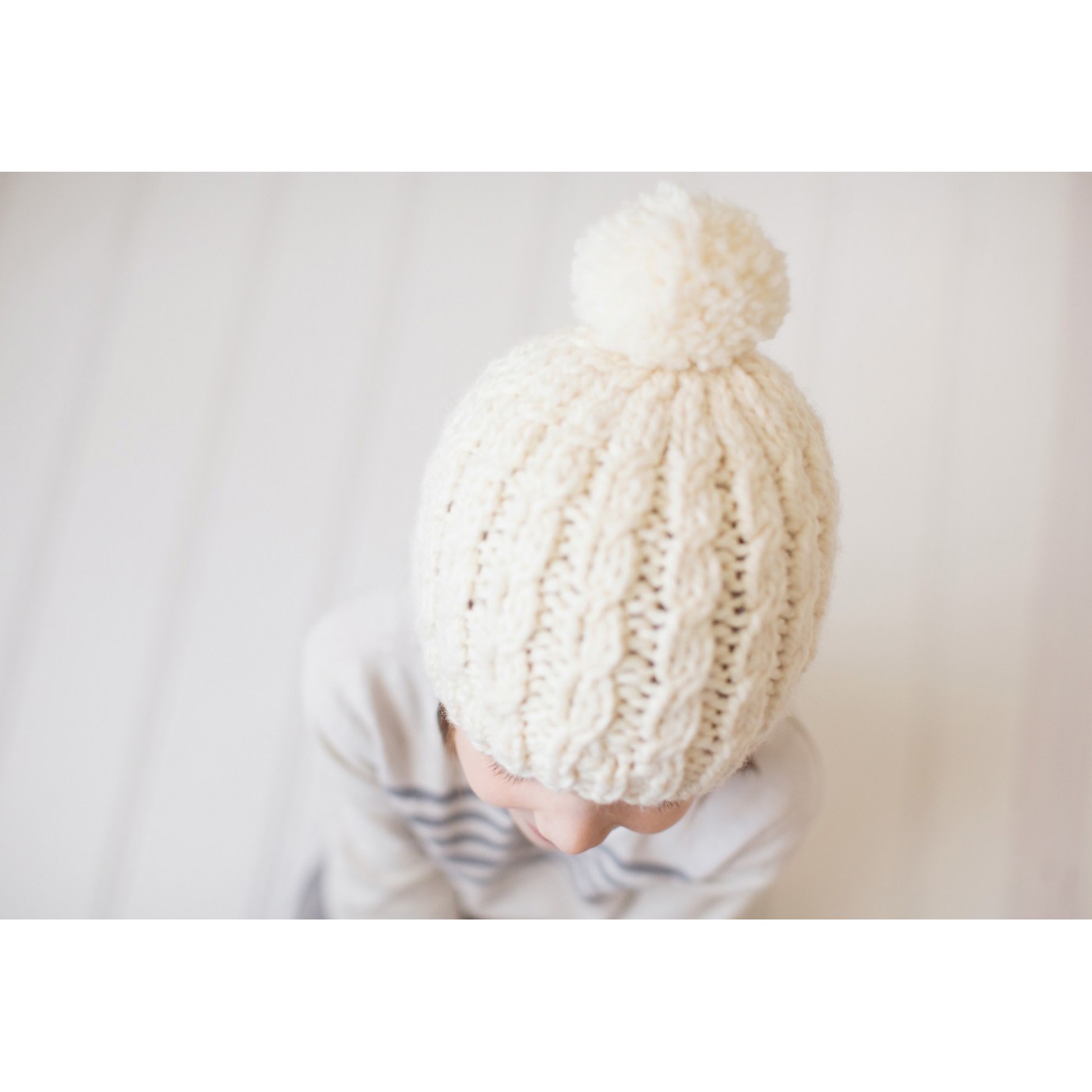 Modele PDF bonnet bébé écru en laine merinos