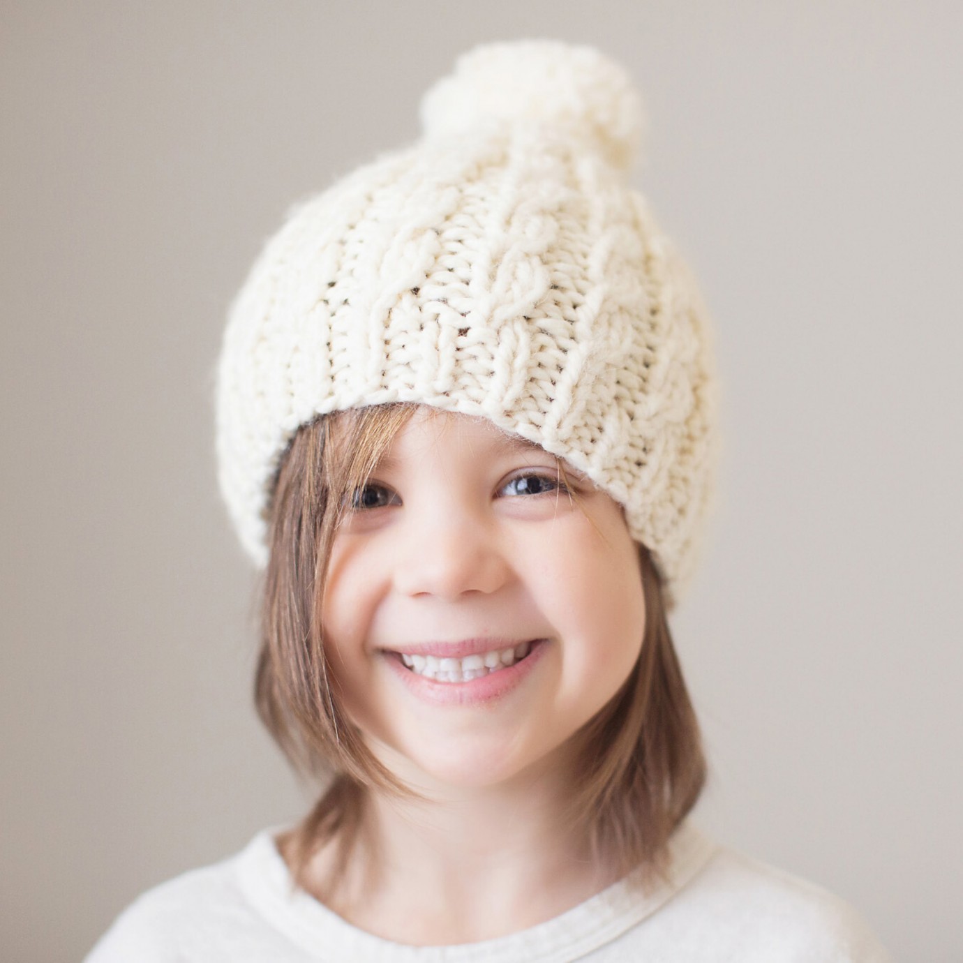 Modele PDF bonnet bébé écru en laine merinos